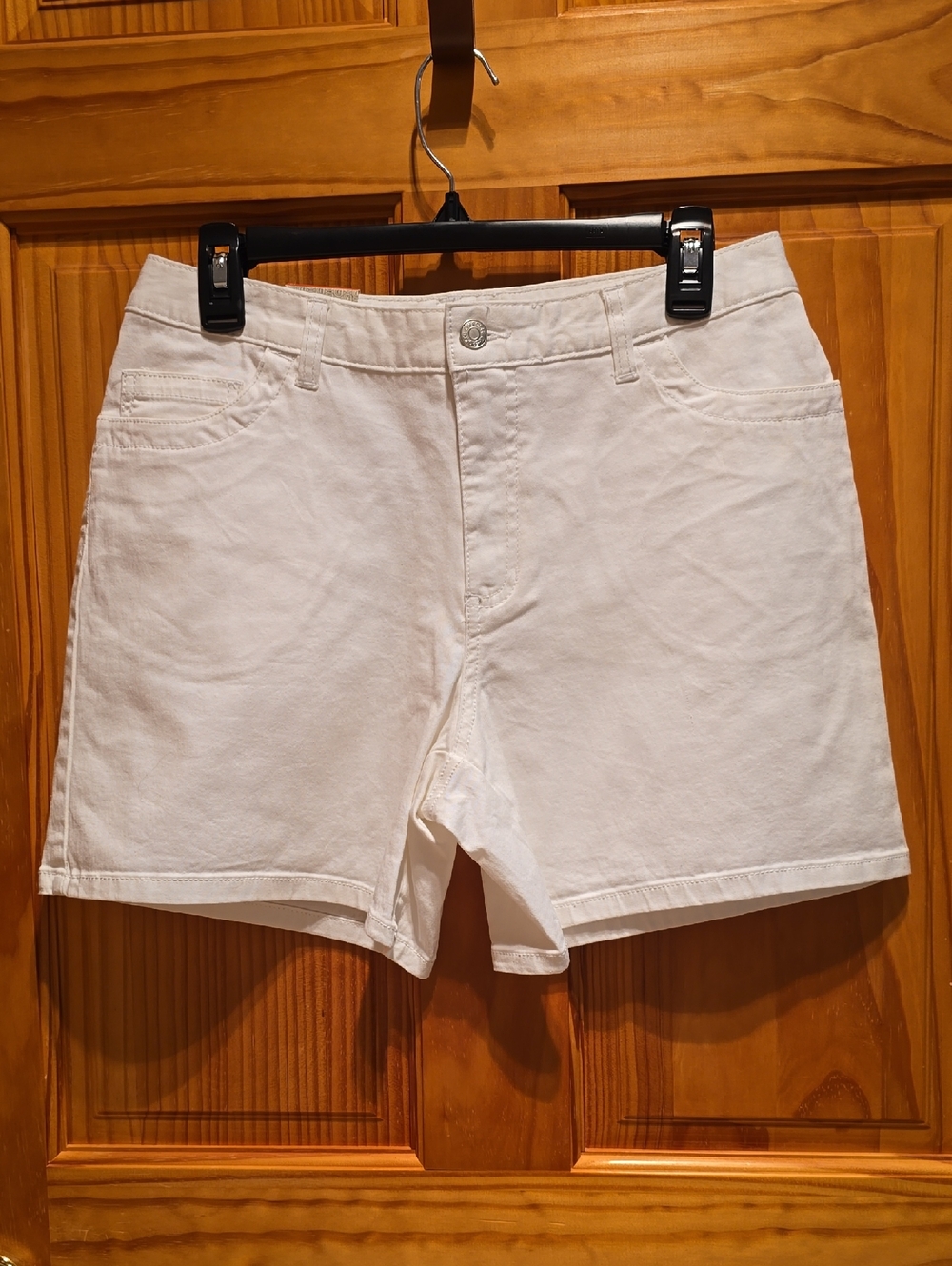 Cherokee White Denim Shorts - Classic Casual Style